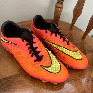 Nike Men’s Hypervenom Soccer Cleats size 8.5